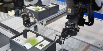 Grippers vs. Suction Cups in Robotics: Choosing the Right End-of-Arm Tooling