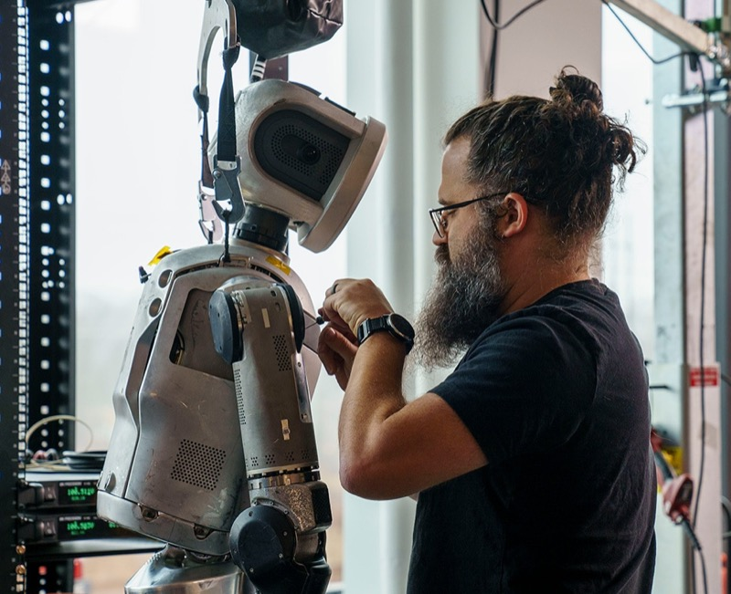 The Rise of AI-Powered Humanoid Robots in Industry