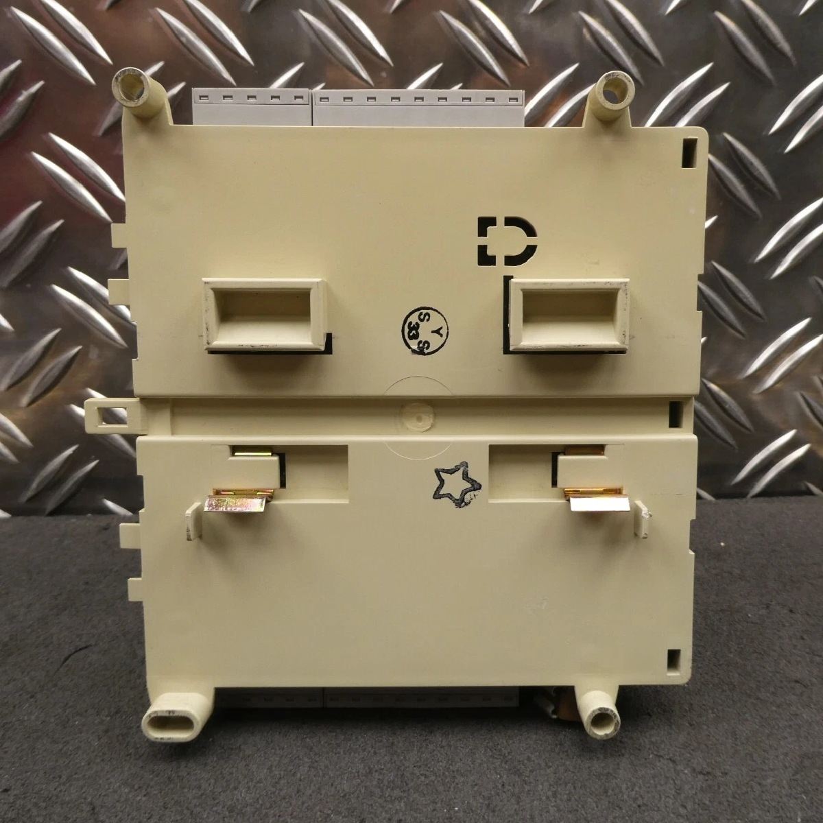 ABB 07 DO 90-S GJR5 2508 00 R202 AC31-S Safety Binary Output Module