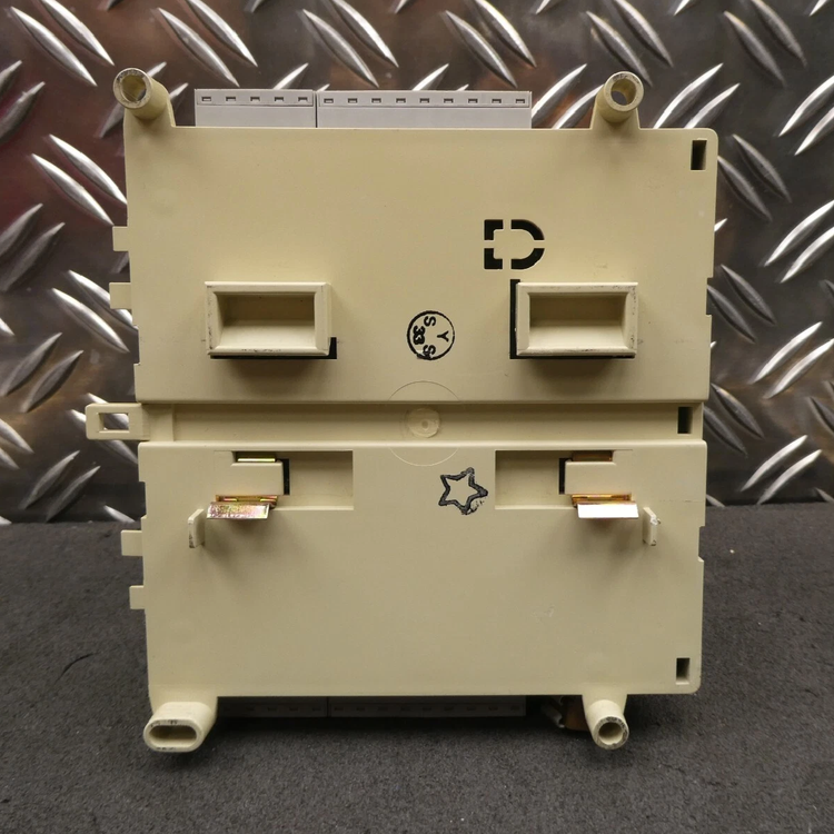 ABB 07 DO 90-S GJR5 2508 00 R202 AC31-S Safety Binary Output Module